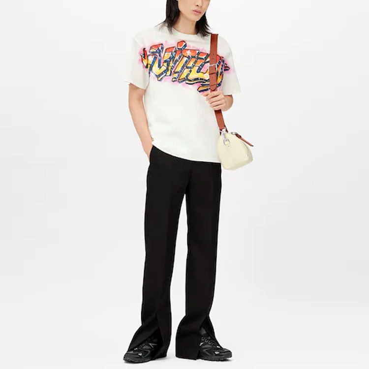 Purchase 루이비통 SS22 로고 그래피티 반팔 티셔츠 화이트 남성용. 1A9T6P