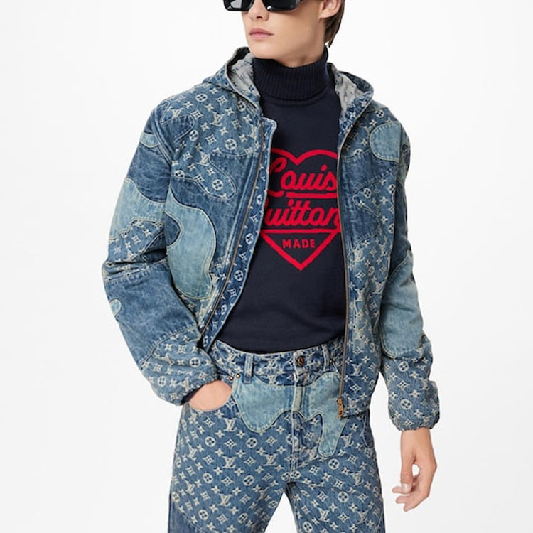 Details for LOUIS VUITTON Jaket Denim Monogram SS22 Biru Desain Patchwork Distressed 1A9K6B