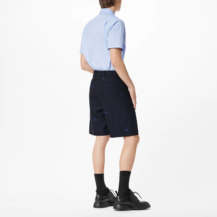 Shop LOUIS VUITTON 2022春夏海軍藍繡標男士休閒短褲 1A9IRP