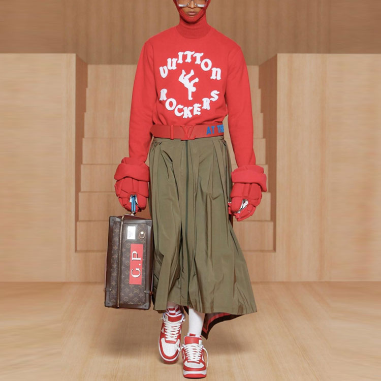 Shop ルイ・ヴィトン SS22 レッド モノグラム クルーネック 長袖 スウェット メンズ 1A9T6K