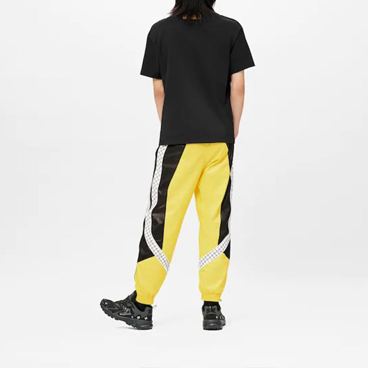 LOUIS VUITTON SS22 Solid Color Letter Print  T-Shirt Black. 1A9T6Y 圖 3