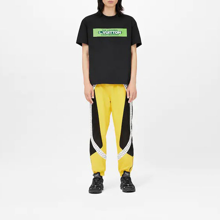 LOUIS VUITTON SS22 Solid Color Letter Print  T-Shirt Black. 1A9T6Y 圖 4