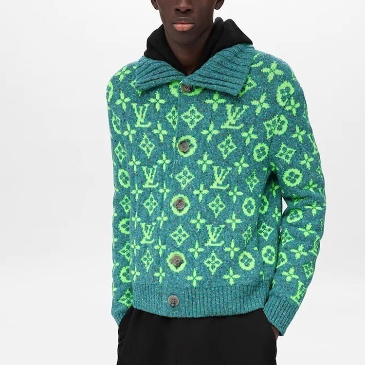 Sizing 路易威登SS22虎年限量版男士绿色毛衣。 1A9T88
