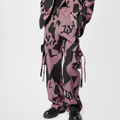 Pantalones Cargo Rosa de Tiro Alto con Múltiples Bolsillos LOUIS VUITTON SS23. 1AATC5 Details for Pantalones Cargo Rosa de Tiro Alto con Múltiples Bolsillos LOUIS VUITTON SS23. 1AATC5