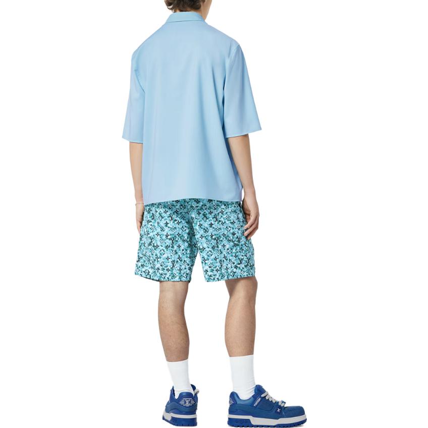 Lookbook LOUIS VUITTON SS23 Celana Pendek Pria Biru Monogram Pinggang Elastis. 1ABJKY