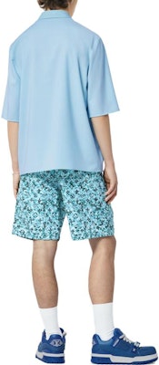 LOUIS VUITTON SS23 Celana Pendek Pria Biru Monogram Pinggang Elastis. 1ABJKY Lookbook LOUIS VUITTON SS23 Celana Pendek Pria Biru Monogram Pinggang Elastis. 1ABJKY