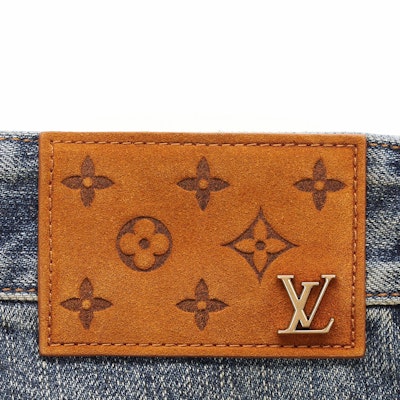 LOUIS VUITTON SS23 Distressed Wave Washed Blue Denim Jeans for Men. 1AB4SK Sizing LOUIS VUITTON SS23 Distressed Wave Washed Blue Denim Jeans for Men. 1AB4SK