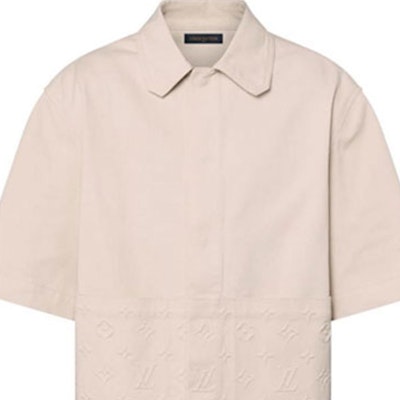 루이 비통 SS23 엠보싱 로고 반팔 셔츠 카키 1AAUOA Lookbook 루이 비통 SS23 엠보싱 로고 반팔 셔츠 카키 1AAUOA