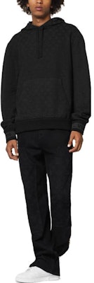 ルイ・ヴィトン SS23 モノグラム エンボス ブラック プルオーバー スウェットシャツ 1AAU7W Lookbook ルイ・ヴィトン SS23 モノグラム エンボス ブラック プルオーバー スウェットシャツ 1AAU7W