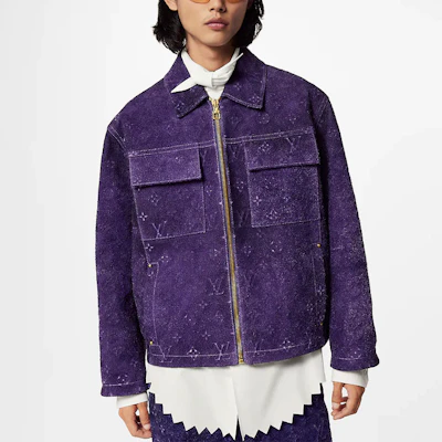 루이비통 SS23 모노그램 엠보스드 스웨이드 퍼플 워크웨어 재킷 1AB4QR Lookbook 루이비통 SS23 모노그램 엠보스드 스웨이드 퍼플 워크웨어 재킷 1AB4QR