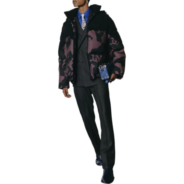 Lookbook LOUIS VUITTON SS23 Monogram Print Purple Hooded Puffer Jacket . 1AATDR