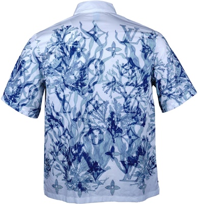 루이 비통 SS23 멀티컬러 모노그램 프린트 반팔 셔츠 남성. 1ABNSG Lookbook 루이 비통 SS23 멀티컬러 모노그램 프린트 반팔 셔츠 남성. 1ABNSG