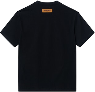 LOUIS VUITTON SS24 Kaos Hitam Bordir Mutiara Letter Crewneck 1AFJFI Lookbook LOUIS VUITTON SS24 Kaos Hitam Bordir Mutiara Letter Crewneck 1AFJFI