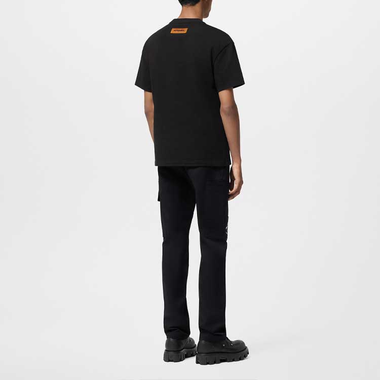 Details for LOUIS VUITTON SS24 Kaos Hitam Bordir Mutiara Letter Crewneck 1AFJFI