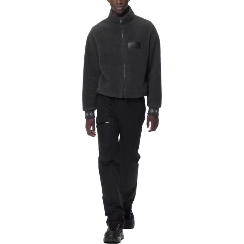 Lookbook LOUIS VUITTON SS24 Pantalones Negros Rectos con Cintura Elástica. 1AFASU