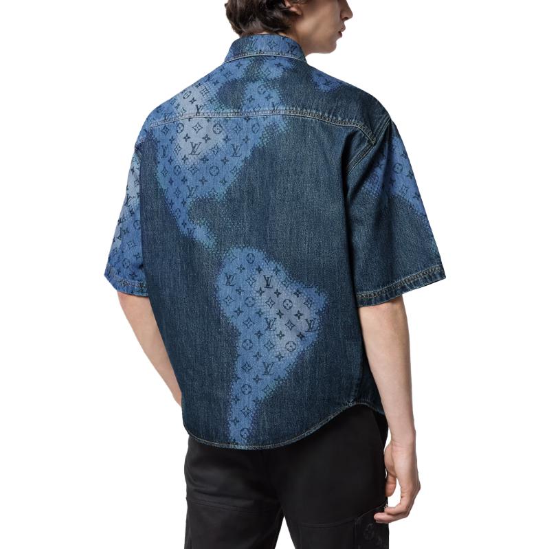 Shop ルイヴィトン SS24 ブルー モノグラム ロゴ メンズ デニム半袖シャツ 1AFAVH