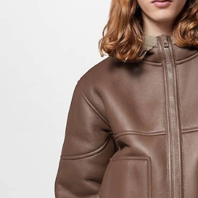 Chaqueta Reversible de Borrego con Capucha Louis Vuitton SS24 Marrón. 1AFAIM Details for Chaqueta Reversible de Borrego con Capucha Louis Vuitton SS24 Marrón. 1AFAIM