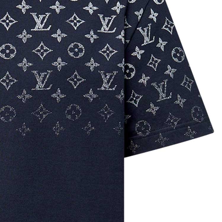 Lookbook LOUIS VUITTON SS24 Kaos Crewneck Biru Navy Logo Gradient. 1AFQB4