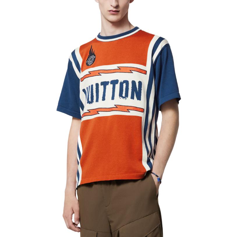 Lookbook LOUIS VUITTON SS24 Kaos Logo Jacquard Lengan Pendek Pria Multicolor 1AFANQ