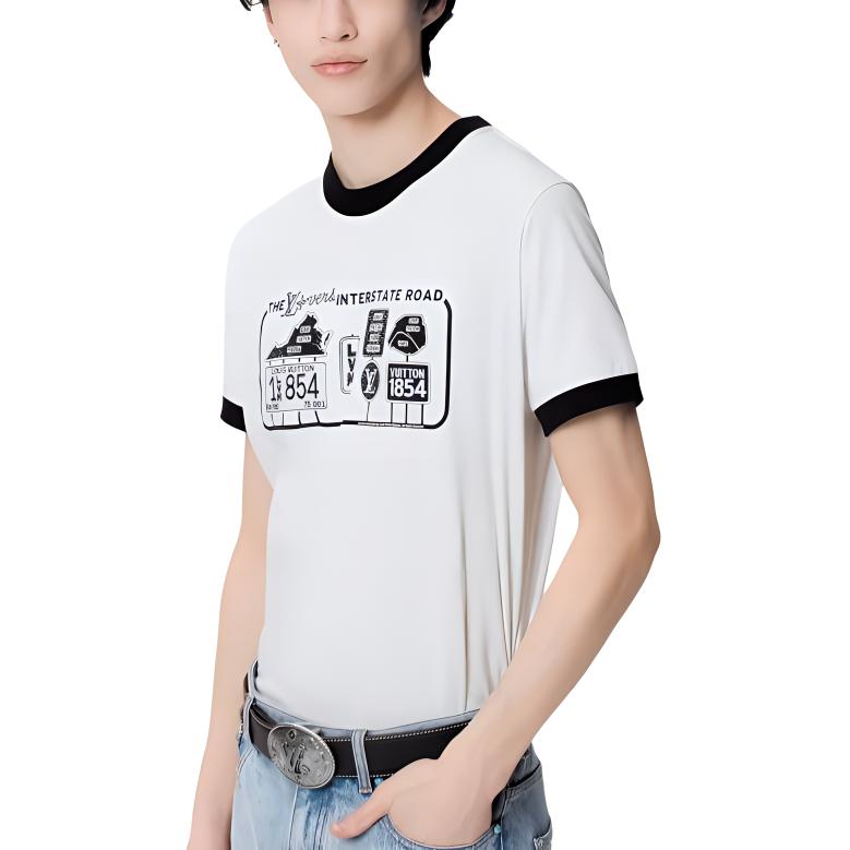 Shop ルイヴィトン SS24 ロゴプリント メンズカジュアルクルーネック白Tシャツ 1AFXO1