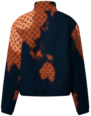 LOUIS VUITTON SS24 Jaket Kasual Biru Pria dengan Logo dan Tali Serut. 1AF887 Lookbook LOUIS VUITTON SS24 Jaket Kasual Biru Pria dengan Logo dan Tali Serut. 1AF887