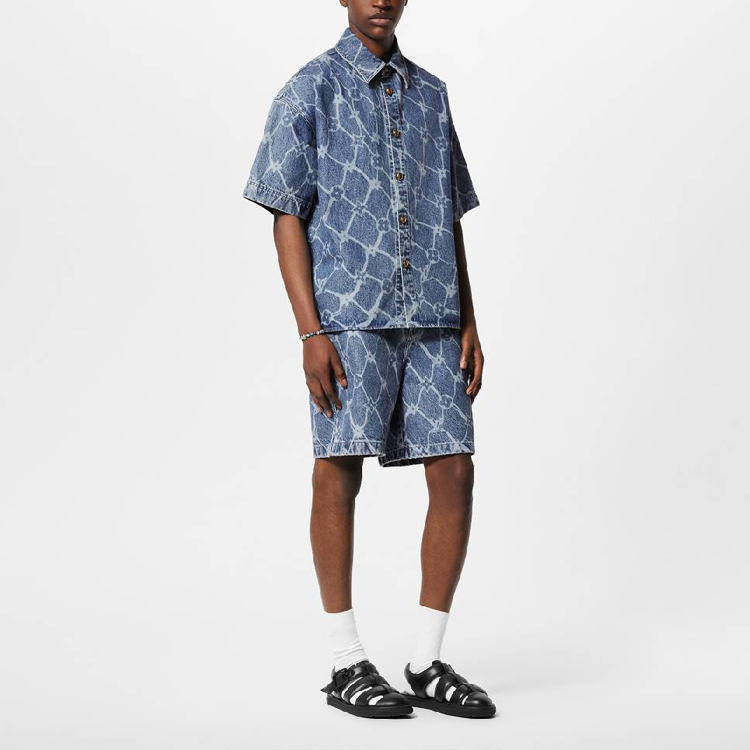 Lookbook 路易威登 SS24 藍色Logo印花牛仔短袖襯衫 - 時尚款式。 1AFQZ0