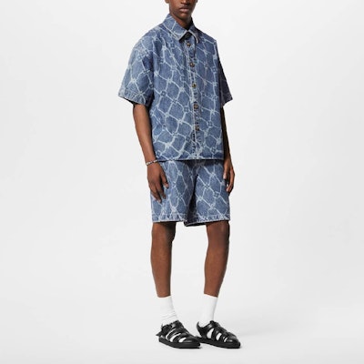 路易威登 SS24 藍色Logo印花牛仔短袖襯衫 - 時尚款式。 1AFQZ0 Lookbook 路易威登 SS24 藍色Logo印花牛仔短袖襯衫 - 時尚款式。 1AFQZ0