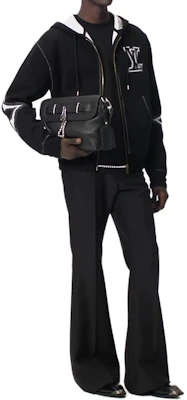 LOUIS VUITTON SS24 Logo Hoodie Zip-Up Jaket Hitam Pakaian Luar Fesyen 1AFXKW Details for LOUIS VUITTON SS24 Logo Hoodie Zip-Up Jaket Hitam Pakaian Luar Fesyen 1AFXKW