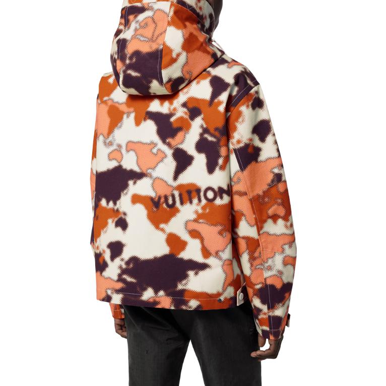 Shop Chaqueta Roja con Capucha para Hombre LOUIS VUITTON SS24 Estampado Mapa. 1AF866