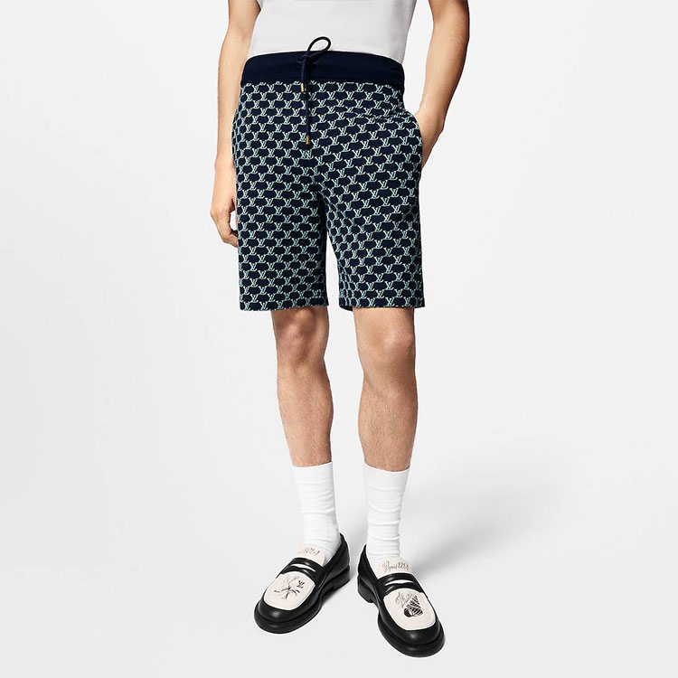 Purchase LOUIS VUITTON SS24 Celana Pendek Pria Monogram Mid-Rise Straight Multicolor Casual 1AFRA4