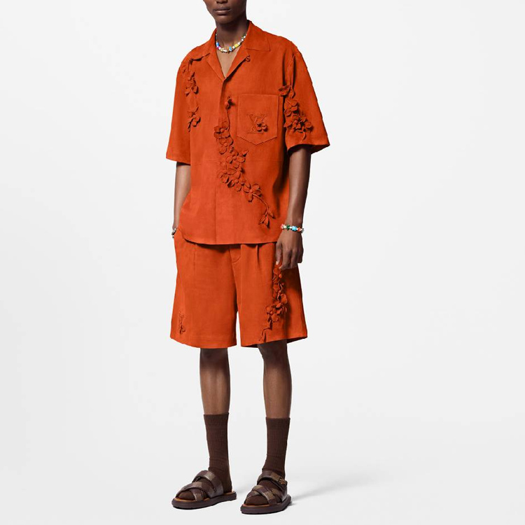 Lookbook LOUIS VUITTON SS24 Orange  Shorts with 3D Floral Appliqué Design. 1AFQNF