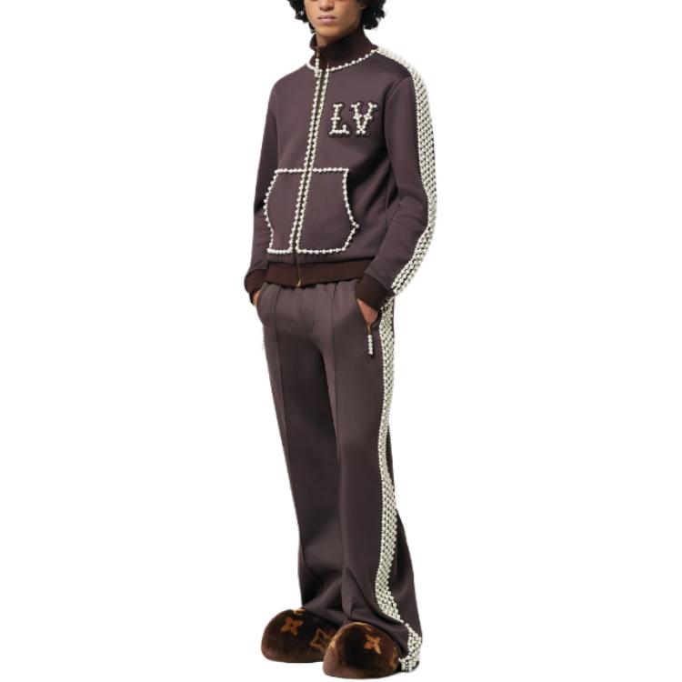 Lookbook LOUIS VUITTON SS24 Pharrell Beaded Embroidery Zip-Up Sweatshirt Coklat. 1AFJF2