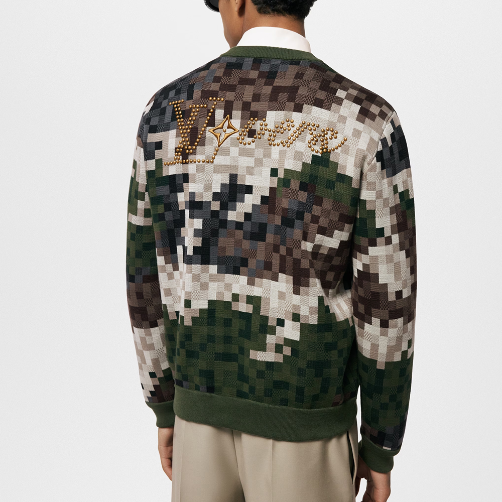 Details for Sudadera Louis Vuitton SS24 Pharrell Camo Letter Jacquard Multicolor Hombre. 1AFIVT