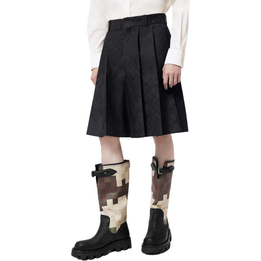 Purchase LOUIS VUITTON SS24 Pharrell Collab Checkered Loose Pleated Shorts Black . 1AFIZR