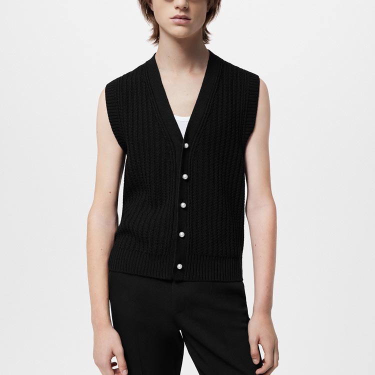 Lookbook 路易威登 SS24 Pharrell 联名男士黑色休闲V领针织背心 1AFIVD