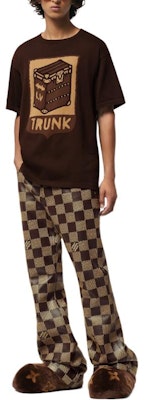 루이비통 SS24 퍼렐 레터 카툰 프린트 루즈핏 티 브라운 1AFIWW Shop 루이비통 SS24 퍼렐 레터 카툰 프린트 루즈핏 티 브라운 1AFIWW