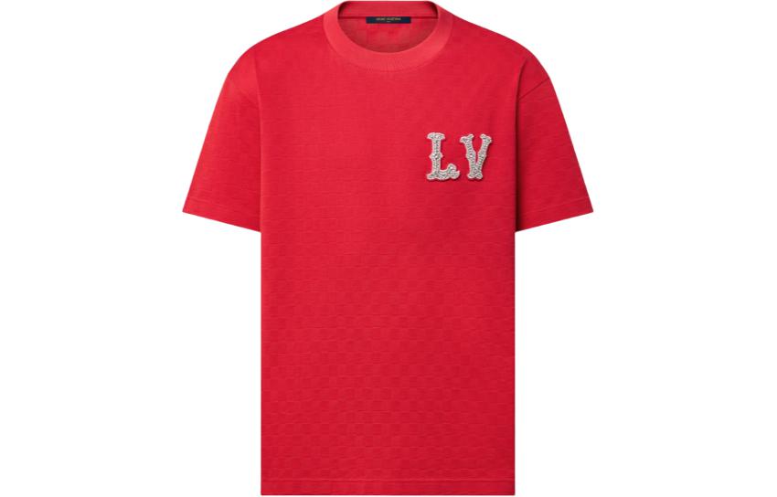 Order 루이 비통 SS24 퍼렐 로고 자수 레드 반팔 티셔츠 남성. 1AFJED