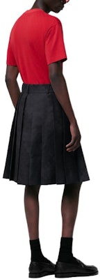 루이 비통 SS24 퍼렐 로고 자수 레드 반팔 티셔츠 남성. 1AFJED Shop 루이 비통 SS24 퍼렐 로고 자수 레드 반팔 티셔츠 남성. 1AFJED