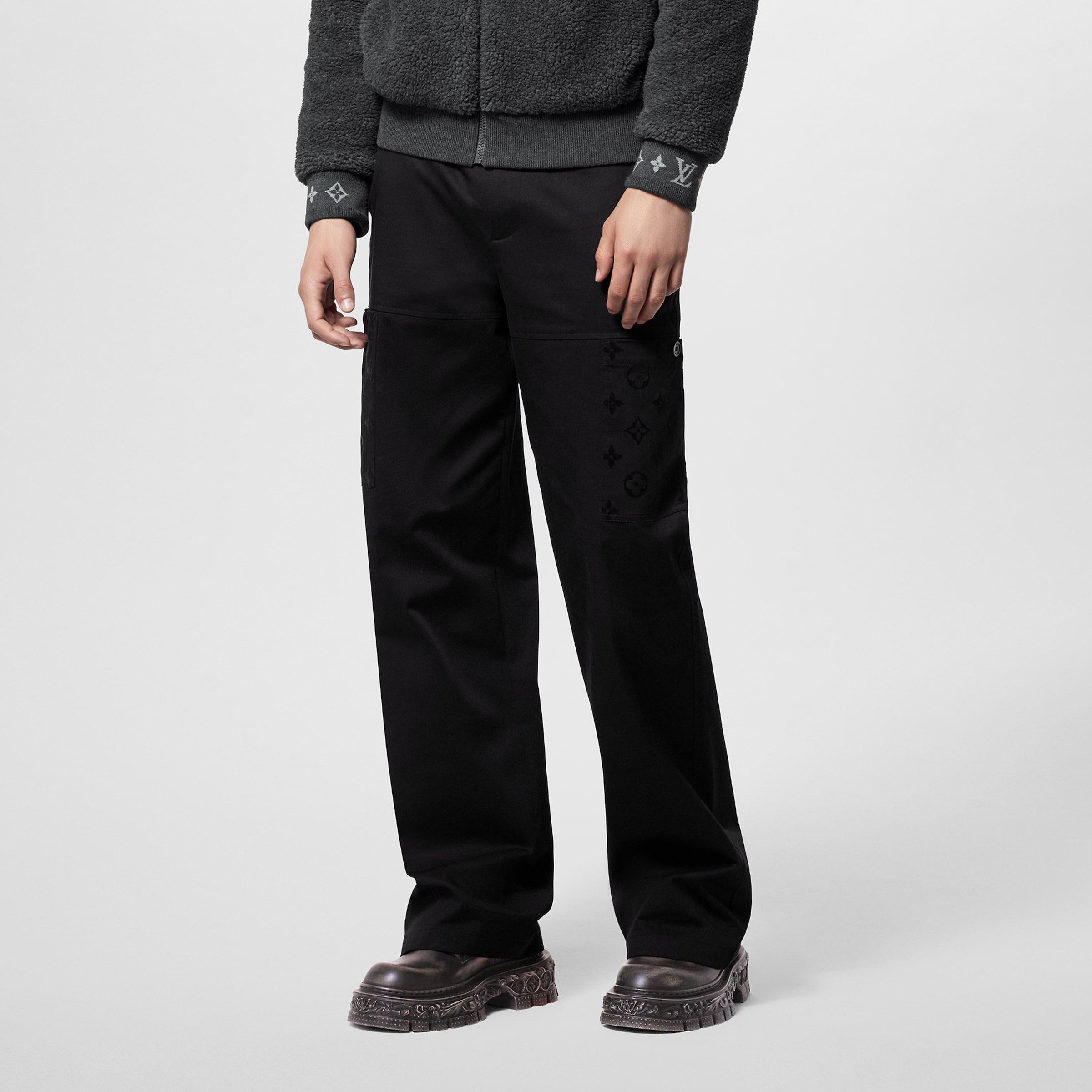 Lookbook Pantalones Cargo Negros Rectos Louis Vuitton SS24 Hombre Twill Sólido Talle Medio 1AFATD