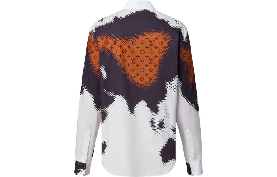 Lookbook ルイ・ヴィトン SS24 メンズ 白ロゴプリント 長袖シャツ ボタンアップトップス。 1AFAWL