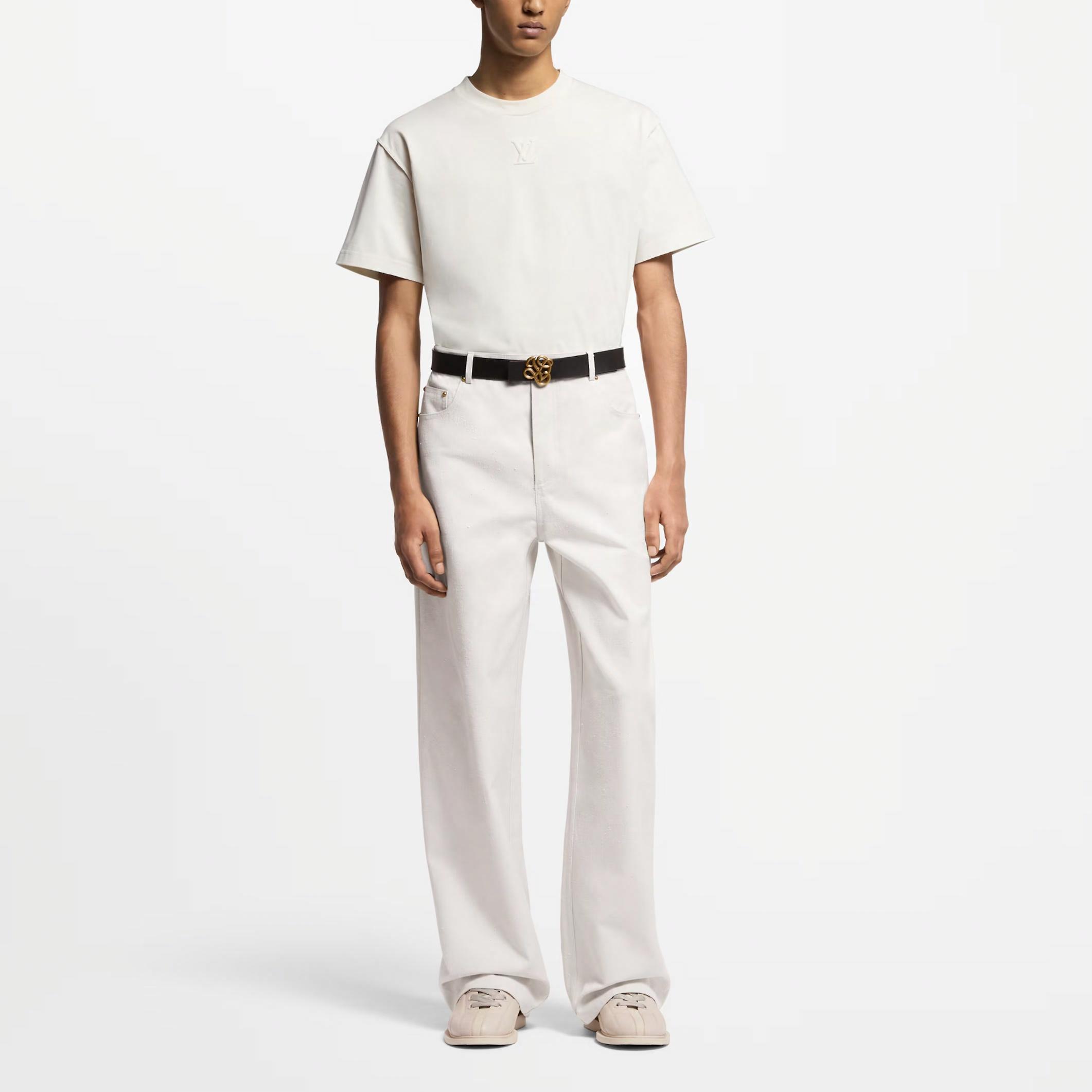 Lookbook 루이비통 SS25 아이보리 화이트 로고 엠보싱 크루넥 티셔츠 1AHCNT