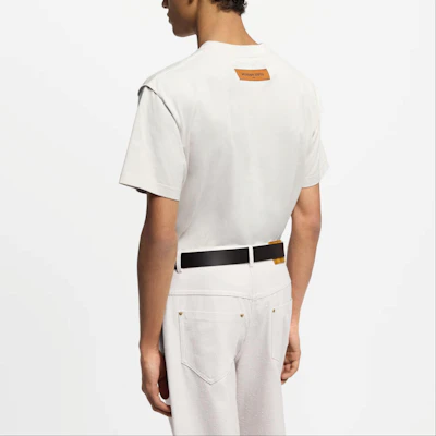 루이비통 SS25 아이보리 화이트 로고 엠보싱 크루넥 티셔츠 1AHCNT Details for 루이비통 SS25 아이보리 화이트 로고 엠보싱 크루넥 티셔츠 1AHCNT