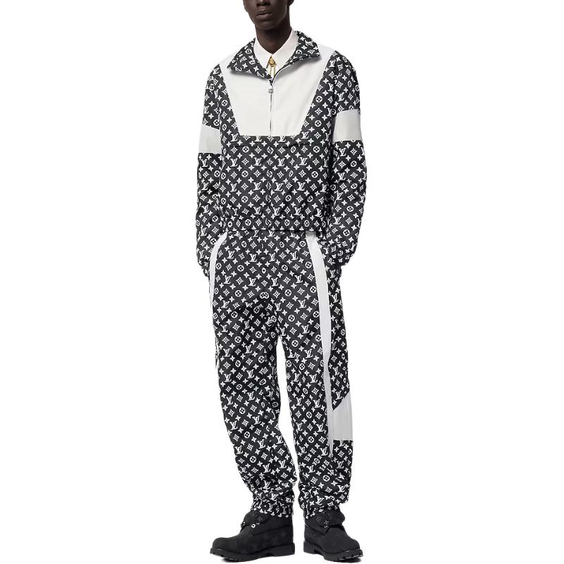 Lookbook Pantalones Jogger de Punto Negro con Logo LOUIS VUITTON SS25 para Hombre. 1AFWQD