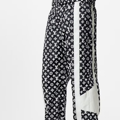 Pantalones Jogger de Punto Negro con Logo LOUIS VUITTON SS25 para Hombre. 1AFWQD Details for Pantalones Jogger de Punto Negro con Logo LOUIS VUITTON SS25 para Hombre. 1AFWQD