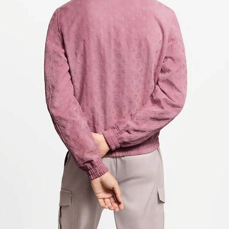 Sizing 路易威登 SS25 浮雕字母麂皮拉鍊外套 淡紫色 1AHBTR