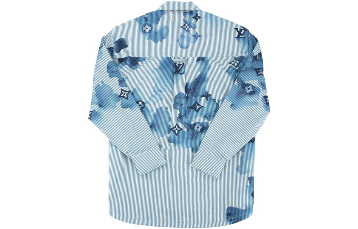 Lookbook Camisa Azul de Hombre Louis Vuitton a Rayas con Logo Impreso de Manga Larga. 1A8QYE