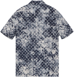 LOUIS VUITTON Kemeja Pria Logo Tie-Dye Lengan Pendek Warna Denim Biru 1A8HGH Lookbook LOUIS VUITTON Kemeja Pria Logo Tie-Dye Lengan Pendek Warna Denim Biru 1A8HGH