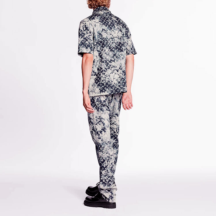 Purchase LOUIS VUITTON Kemeja Pria Logo Tie-Dye Lengan Pendek Warna Denim Biru 1A8HGH