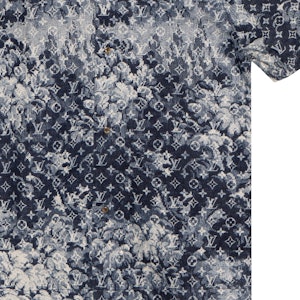 LOUIS VUITTON Kemeja Pria Logo Tie-Dye Lengan Pendek Warna Denim Biru 1A8HGH Sizing LOUIS VUITTON Kemeja Pria Logo Tie-Dye Lengan Pendek Warna Denim Biru 1A8HGH