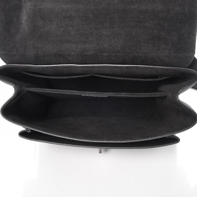 Louis Vuitton Tas Top Handle My Lockme G dengan Aksen Noir Hitam Lookbook Louis Vuitton Tas Top Handle My Lockme G dengan Aksen Noir Hitam